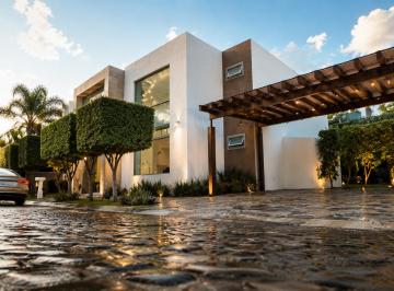 Casa de 4 habitaciones, Corregidora · Casa en Venta en Balvanera Golf, Polo & Country Club