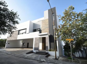 Casa · 749m² · 3 Recámaras · 4 Estacionamientos · Residencia de Lujo Inigualable en Cima de La Montaña