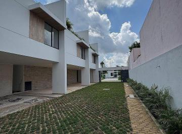 Casa · 95m² · 2 Recámaras · 2 Estacionamientos · Casa Tipo Townhouse en Temozón Dentro de Privada