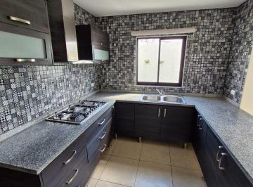 048d070a35dc9e62af449957dc7dbfd9b30bc8acea3b93aba253f1f4aeb5b3c7 · Casa en Renta en El Mirador