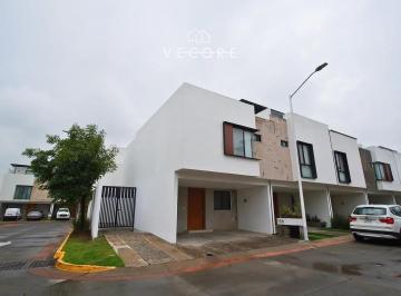 1 · Casa en Renta en Aurea Residencial, San Pedro Tlaquepaque