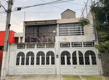 Casa · 262m² · 4 Recámaras · 2 Estacionamientos · Casa en Renta en La Colonia Militar Marte