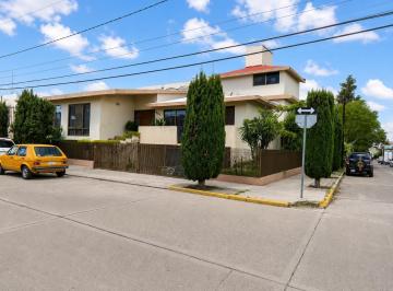 Casa · 501m² · 4 Recámaras · Casa en Fraccionamiento Jardines de Las Fuentes