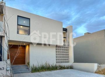 Casa de 4 habitaciones, Querétaro · Casa en Renta en Altozano de 4 Hab. (Hab. en Pb)