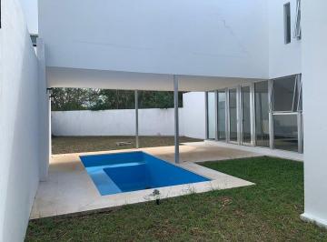d076e7e44beaa442480a48fbe22494db19021f8565892bd7f0088cf6fc122134 · Casa en Renta con Alberca 4 Recámaras en Xcanatún, Mérida