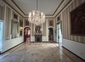 Casa · 844m² · 6 Estacionamientos · Casa en Venta con Uso de Suelo Mixto en La Col. Americana