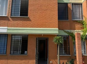 Casa · 90m² · 3 Recámaras · 1 Estacionamiento · Casa en Venta con Recámara en Planta Baja en Jardines del Rio, Zona Sur, León Gto
