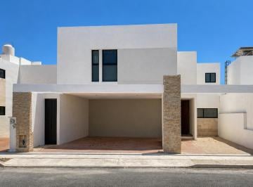 Casa de 3 habitaciones, Mérida · Casa con Amplios Espacios en Renta en Real Montejo.