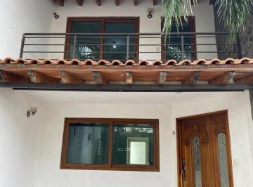 Casa · 333m² · 3 Recámaras · 2 Estacionamientos · Venta de Casa Dentro de Fraccionamiento en Zona Norte de Cuernavaca