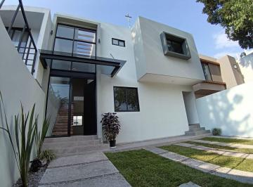 Casa · 204m² · 4 Recámaras · 2 Estacionamientos · Casa Nueva en Venta, Centro de Jiutepec, Morelos.