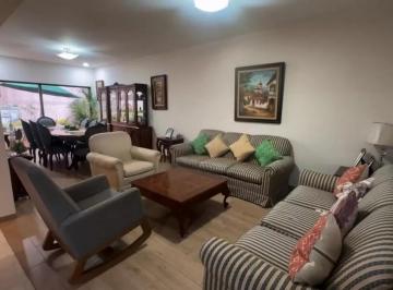 Casa · 311m² · 4 Recámaras · 2 Estacionamientos · Casa en Venta en Parque San Andrés con Jardín y Una Sola Planta