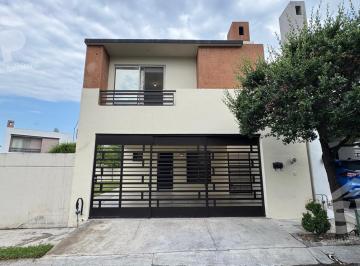 Casa · 169m² · 3 Recámaras · 2 Estacionamientos · Casa en Cumbres San Patricio Cumbres Garcia - Lomas