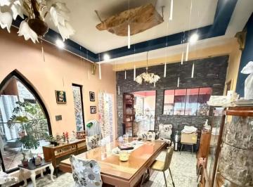 Casa · 300m² · 4 Recámaras · 2 Estacionamientos · Casa en Venta en Nativitas con Uso de Suelo H/04/5 y Gran Potencial
