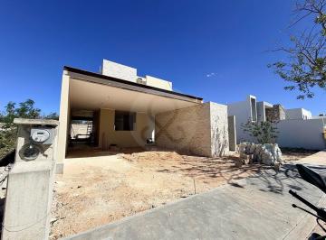 Casa · 275m² · 4 Recámaras · 2 Estacionamientos · Casa en Venta en Xcanatún