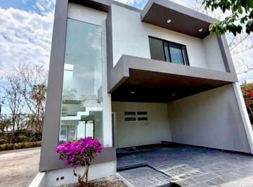 Casa · 201m² · 3 Recámaras · 2 Estacionamientos · Venta de Casa Nueva en Fraccionamiento en Jiutepec