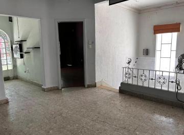 Casa · 205m² · 4 Recámaras · 3 Estacionamientos · Casa en Venta en Narvarte Oriente con Amplio Terreno y Gran Potencial