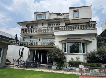 Casa · 1300m² · 3 Recámaras · 5 Estacionamientos · Casa - Bosque de Las Lomas