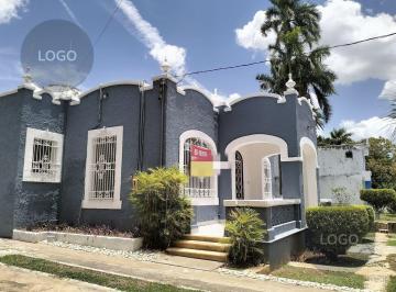 Casa · 1623m² · 4 Recámaras · 5 Estacionamientos · Casa en Renta en Merida Centro