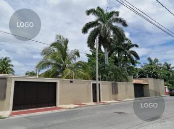 Casa · 750m² · 5 Recámaras · 4 Estacionamientos · De Lujo Casa en Venta en Itzimna, Merida