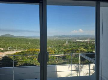 Casa en condominio de 4 habitaciones, Corregidora · Hermosa Casa en Fraccionamiento Vista Real, Tres Niveles, Alberca y Jacuzzi Priv