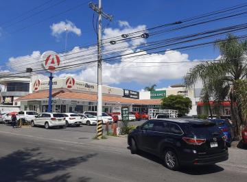 Local comercial · 80m² · 13 Estacionamientos · Local en Fraccionamiento Jardín Real con Estacionamiento