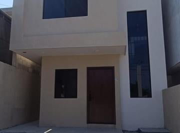 Casa · 111m² · 2 Estacionamientos · Casa en Venta