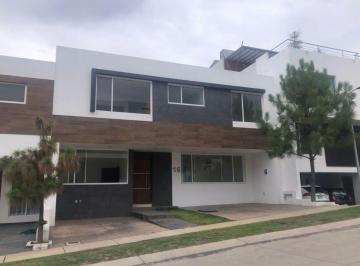 Casa de 3 habitaciones, Zapopan · Casa en Renta en Colinas Virreyes, Zapopan