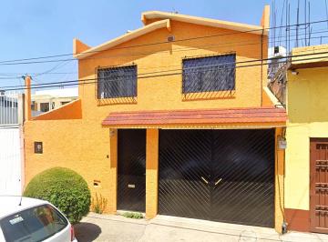 Casa de 4 habitaciones, Tlalnepantla de Baz · Casa de 510 m² con 4 Recámaras en Venta en Los Reyes Ixtacala