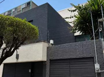 Casa · 415m² · 3 Recámaras · 3 Estacionamientos · Casa en Venta en del Valle Norte con Salón de Juegos y Terraza Techada