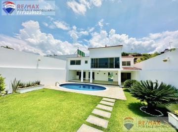 Casa · 561m² · 5 Recámaras · 2 Estacionamientos · Renta de Casa en Fraccionamiento, Col. Vista Hermosa, Cuernavaca, Morelos…clave 4374
