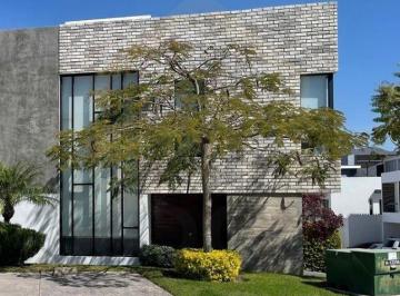 Casa en condominio · 211m² · 2 Recámaras · 2 Estacionamientos · Casa en Venta en Senderos de Monteverde, Tlajomulco de Zuñiga
