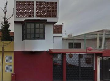 Casa de 3 habitaciones, Azcapotzalco · Casa de 1080 m² Construidos y 3 Recámaras en Venta en El Rosario