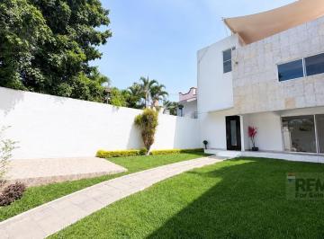 Casa · 300m² · 4 Recámaras · 5 Estacionamientos · Venta de Casa en El Fraccionamiento Las Fincas en Jiutepec, Morelos…clave 6306