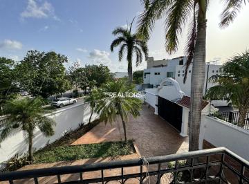 Casa · 226m² · 4 Recámaras · 4 Estacionamientos · Casa en Gran Santa Fe con Terreno Muy Grande