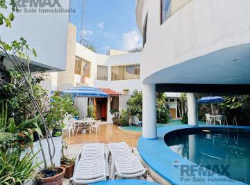Casa · 498m² · 3 Recámaras · 4 Estacionamientos · Venta de Casa con Alberca y Jacuzzi en Cuernavaca, Colonia Maravillas…clave 6307