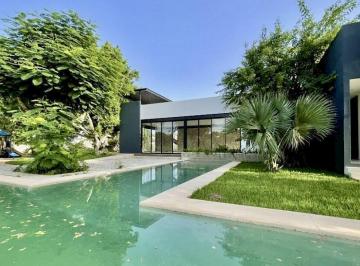 Casa · 350m² · 3 Recámaras · 4 Estacionamientos · Casa de 4 Habitaciones en Renta Sin Muebles en Privada con Amenidades en El Norte de Mérida