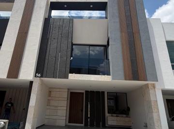 Casa · 295m² · 4 Recámaras · 2 Estacionamientos · Venta de Casa en Fraccionamiento La Antigua Cementera Puebla