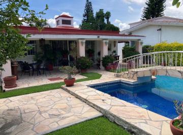 Casa en Venta de 3 habitaciones Fraccionamiento Lomas de Cocoyoc · Venta de Casa con Alberca en Lomas de Cocoyoc con 350 m de Terreno