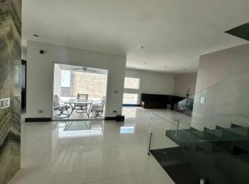 1 · Casa en Venta en Carolco 1er Sector, Monterrey - Amplia Residencia en Fraccionamiento Privado