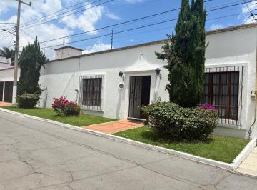Casa · 270m² · 2 Recámaras · 2 Estacionamientos · Renta de Casa de Una Planta en La Recta a Cholula