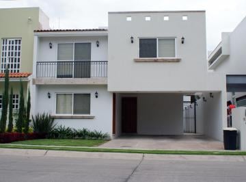 Casa de 4 habitaciones, Tlajomulco de Zúñiga · Amplia Residencia Sobre La Av Casa Fuerte