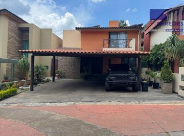 Casa de 4 habitaciones, Morelia · R301 Casa en Venta 4 Recamaras Club de Golf Altozano Morelia