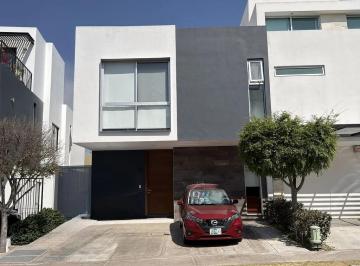 Casa de 5 habitaciones, Zapopan · Casa en Venta Bosques Vallarta Coto Amate