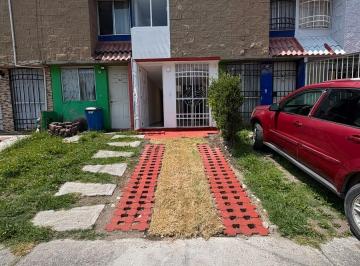 Casa · 70m² · 2 Recámaras · 1 Estacionamiento · Joyas de Cuautitlan Hermosa Casa Recien Remodelada