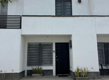 Casa de 3 habitaciones, León · Casa Amueblada y Equipada de 3 Recámaras y 3 Baños Completos en Privada con Alberca Zona Sur
