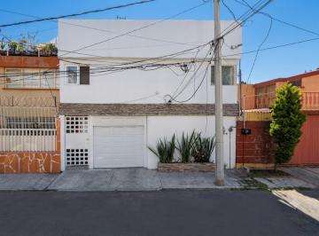 Casa de 3 habitaciones, Coyoacán · Remate Bancario - Casa en Educación, Coyoacán, Cdmx