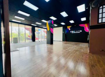 Local en centro comercial , Cuajimalpa de Morelos · Santa Fe. Local en Renta con Licencia de Alcohol, Plaza Comercial Corner 15, Amplio Uso de Suelo
