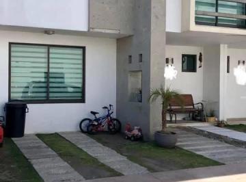 Casa de 3 habitaciones, San Mateo Atenco · Casa en Venta en El Fortin, San Mateo Atenco