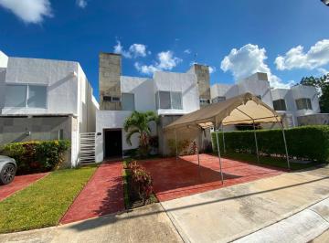 Casa · 3 Recámaras · 2 Estacionamientos · Casa Izamal Residencial
