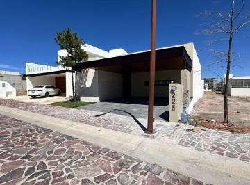 Casa · 290m² · 3 Recámaras · 3 Estacionamientos · Casa en Venta en La Campiña del Bosque León Guanajuato Zona Norte